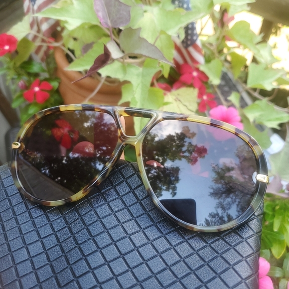 Bottega Veneta Drop Aviator Sunglasses in Black/Yellow (NEW) - Picture 16 of 16